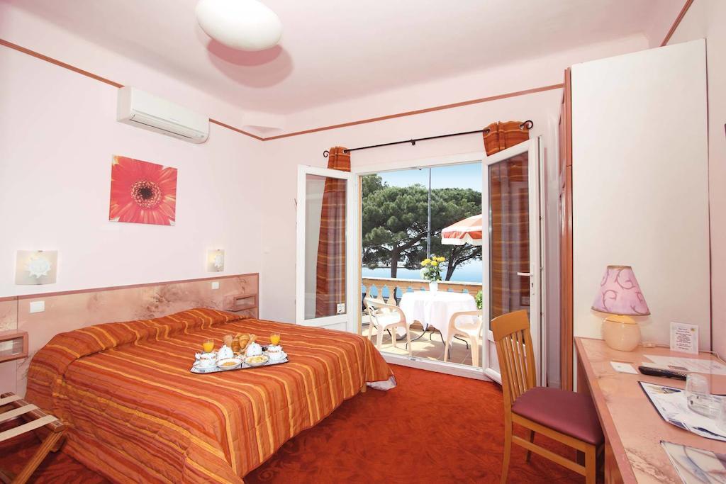 Hotel Le Provencal Logishotels Les Issambres Quarto foto